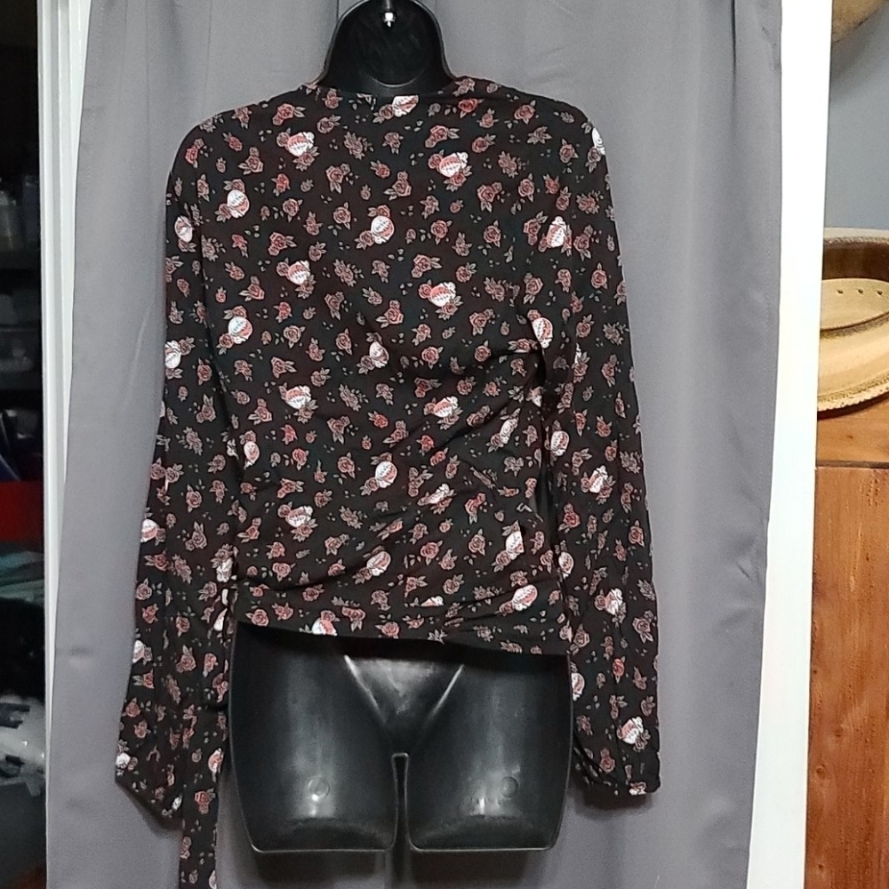 Junk Food Nwt Wrap Style Blouse Size M — image 5 of 8